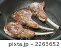 調理中のラム肉