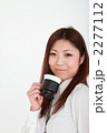 コーヒーを飲む女性