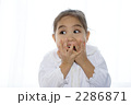 女の子びっくりした顔