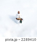 マフラーを巻いた雪だるま