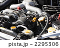 車のエンジンルーム