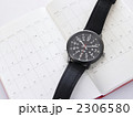 腕時計とダイアリー