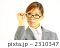 考えるビジネスウーマン
