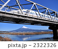 新幹線と逆さ富士-5340