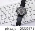 腕時計とキーボード