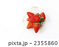 カゴ入りのいちご 2355860