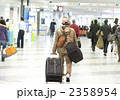 空港（キャリーをひく人）