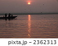 ヴァラナシーのガンジス河での朝日