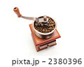 コーヒーミルと豆