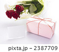 プレゼントとカードと花束