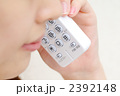 電話で話す口元