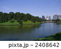 皇居の桜田濠と都心風景