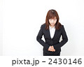 おじぎをする女性