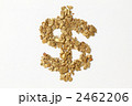 砂金を並べたドル記号