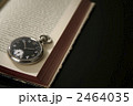 懐中時計と洋書