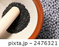 すり鉢の煎り黒ゴマ