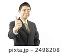 親指を立てる男性