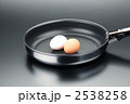 2538258