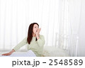 寝室の女性