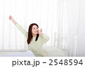 寝室の女性