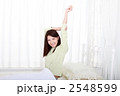 寝室の女性