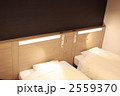 ビジネスホテル-04■ベッド・枕・照明
