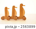 木の玩具（ペンギン）
