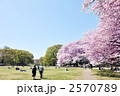 2570789