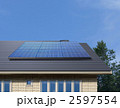 太陽光発電の家と青空