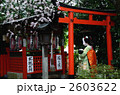 京都、舞妓さんと鳥居