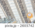 大阪駅の新名所「時空（とき）の広場」の金色の時計台