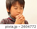 祈る男の子