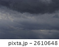 暗雲たちこめる