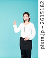 案内するウェイトレス