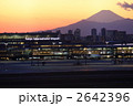 羽田空港国際線旅客ターミナルと富士山