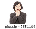 驚くOL