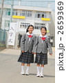 中学校に入学する双子の姉妹