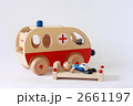 救急車と人形１