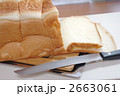 食パンとパン切りナイフ