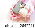 プチギフトを持つ手
