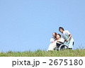 車椅子のシニアとヘルパー