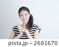 ボーダーのTシャツを着た女性 ボーダーのTシャツを着た女性