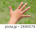 少年の手