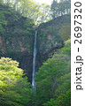 新緑の船尾滝
