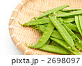 笊に盛られたサヤエンドウ