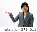 女性　案内
