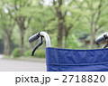 屋外におかれた車椅子のアップ