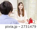 会話する夫婦