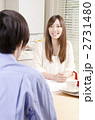 会話する夫婦