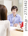会話する夫婦